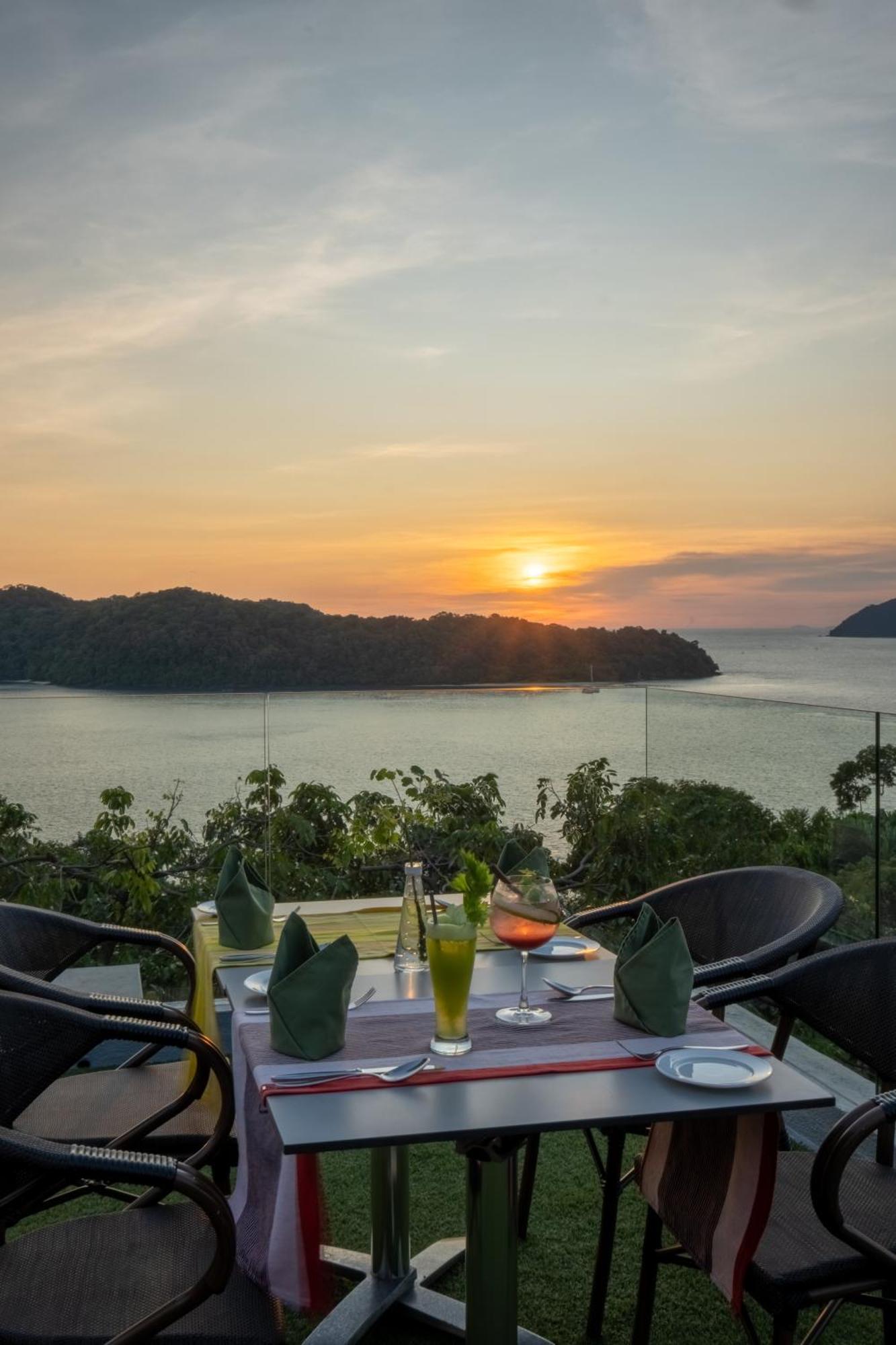 Ambong Pool Villas - Private Pool Pantai Cenang  Buitenkant foto